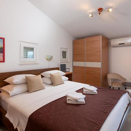 Villa Mandalinic Omis Bagian luar foto