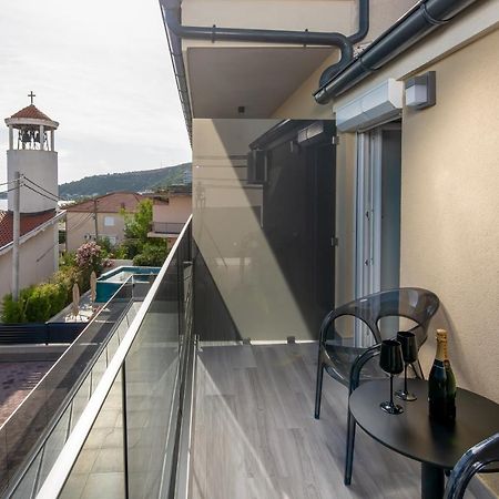 Villa Mandalinic Omis Bagian luar foto