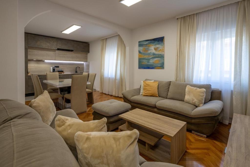 Villa Mandalinic Omis Bagian luar foto