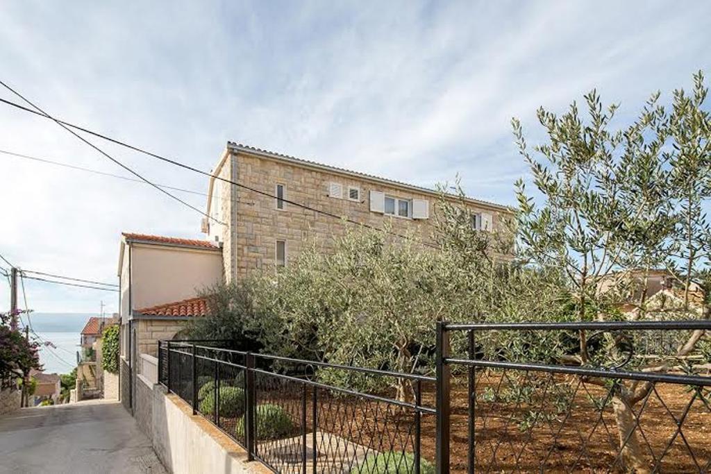 Villa Mandalinic Omis Bagian luar foto
