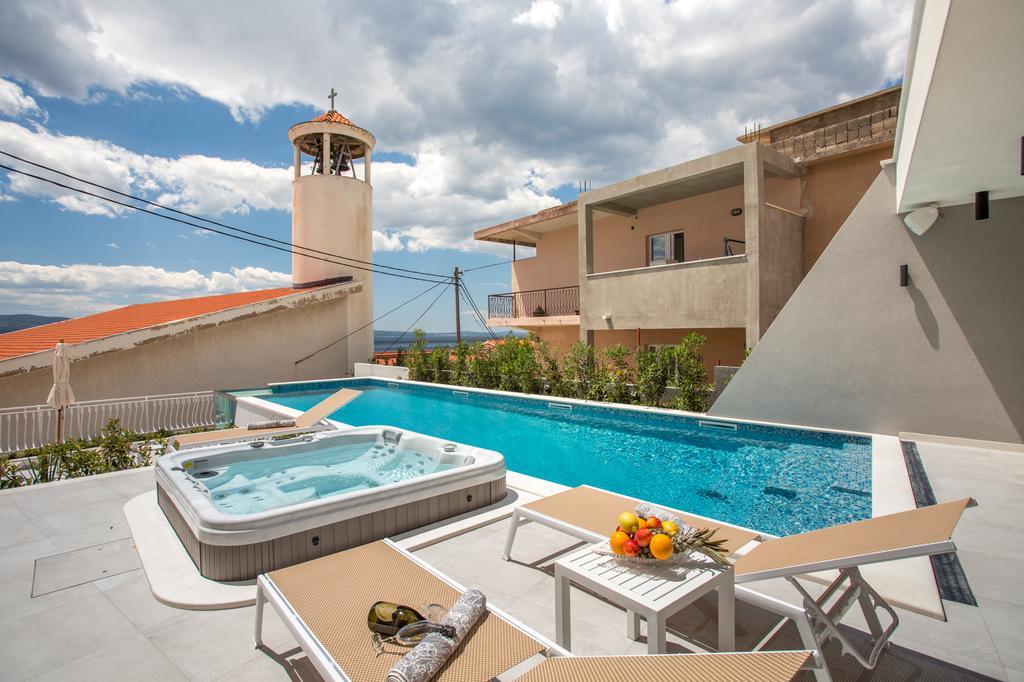 Villa Mandalinic Omis Bagian luar foto