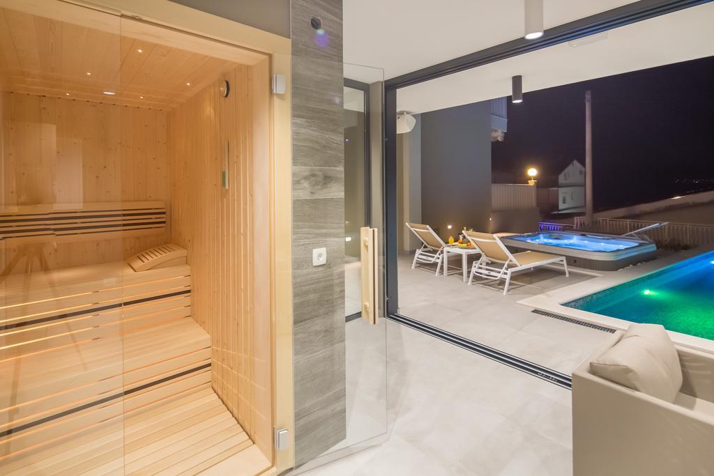 Villa Mandalinic Omis Bagian luar foto