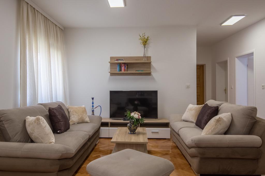 Villa Mandalinic Omis Bagian luar foto