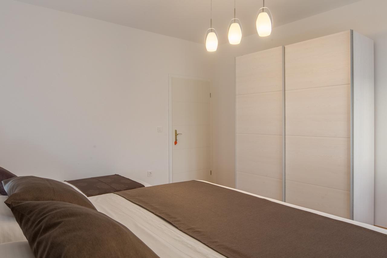 Villa Mandalinic Omis Bagian luar foto