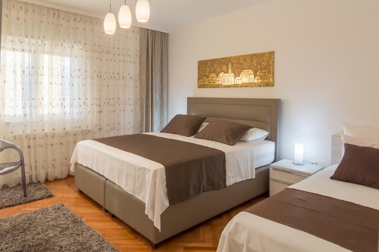 Villa Mandalinic Omis Bagian luar foto