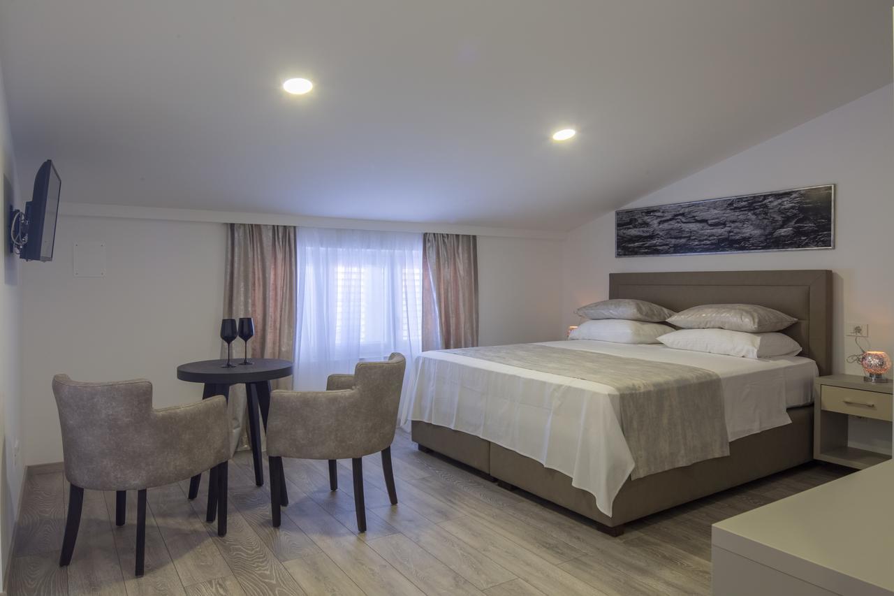 Villa Mandalinic Omis Bagian luar foto