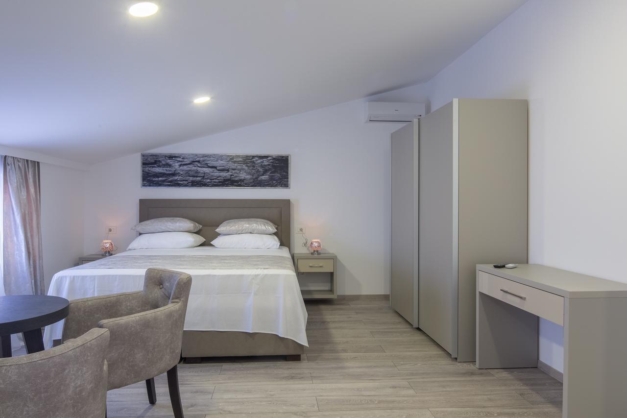 Villa Mandalinic Omis Bagian luar foto