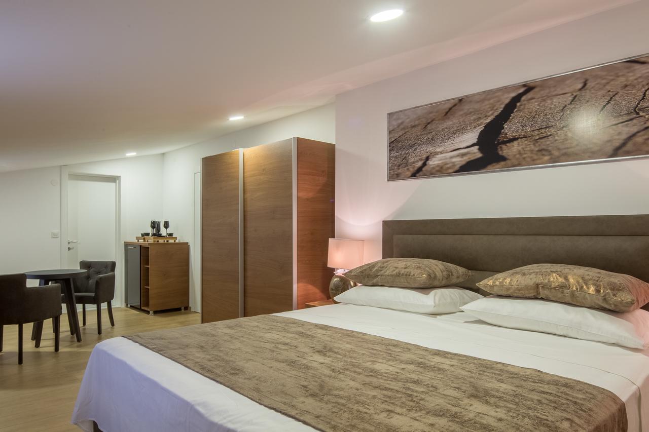 Villa Mandalinic Omis Bagian luar foto