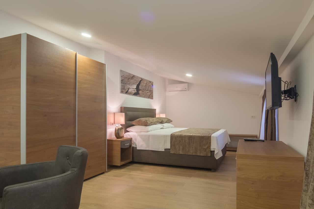 Villa Mandalinic Omis Bagian luar foto