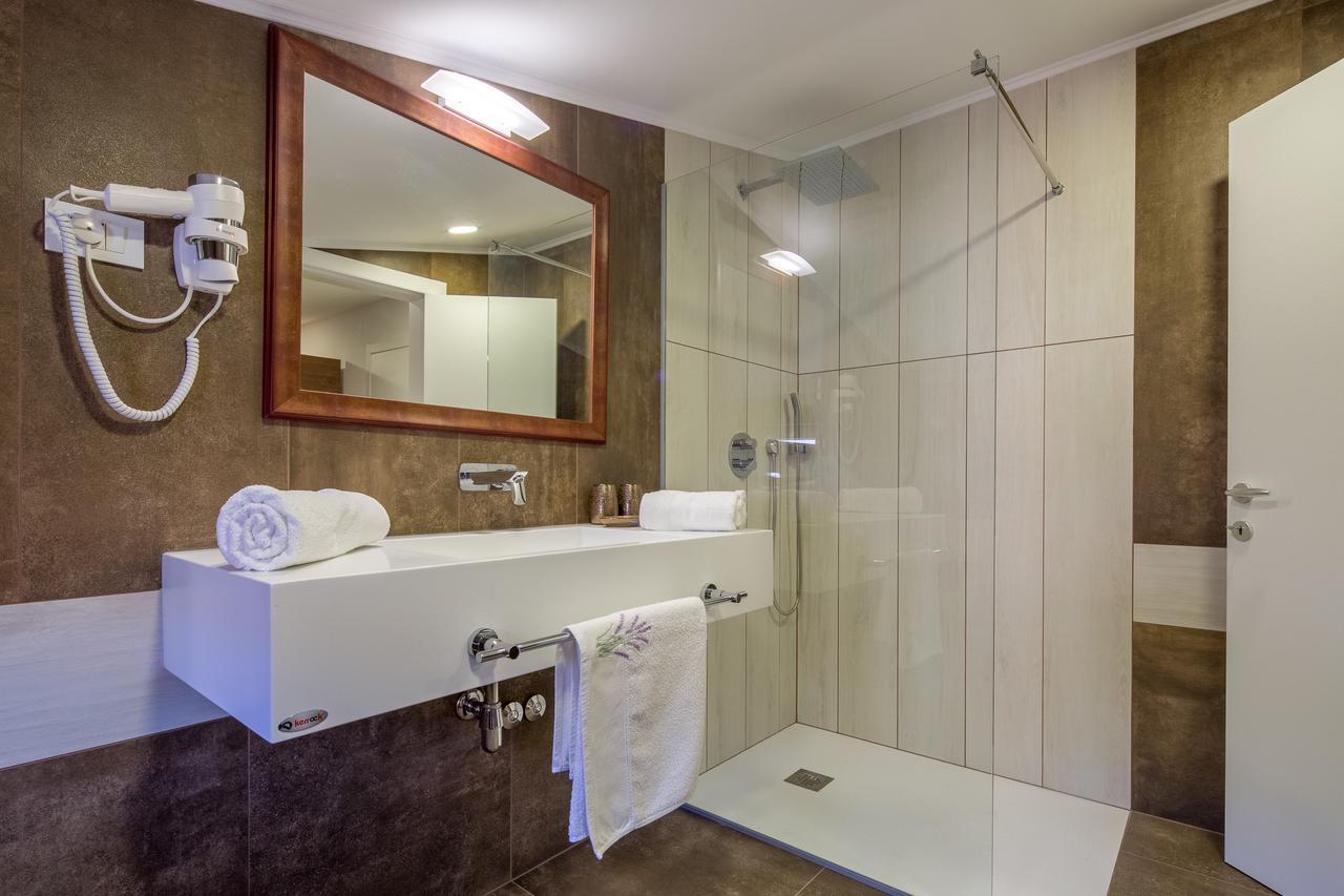 Villa Mandalinic Omis Bagian luar foto