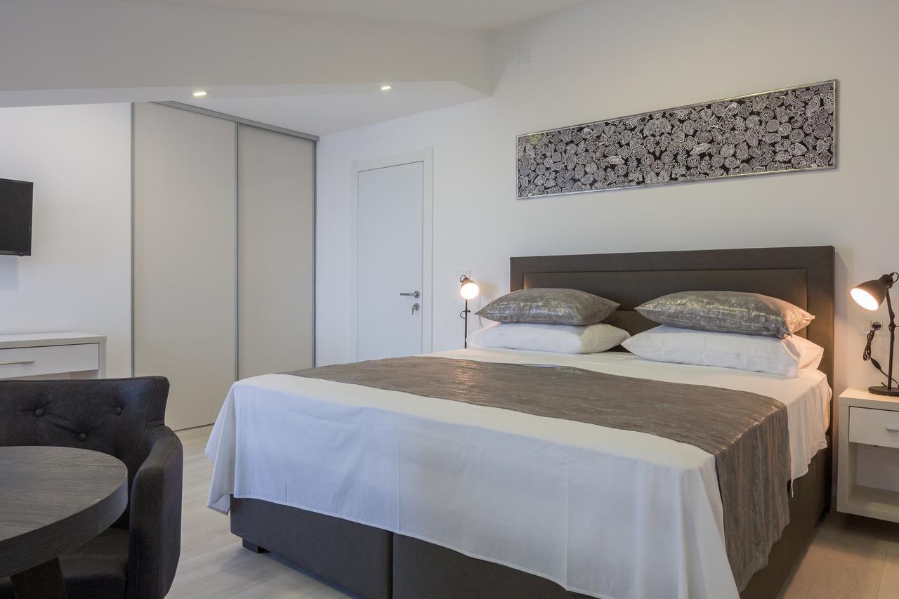 Villa Mandalinic Omis Bagian luar foto