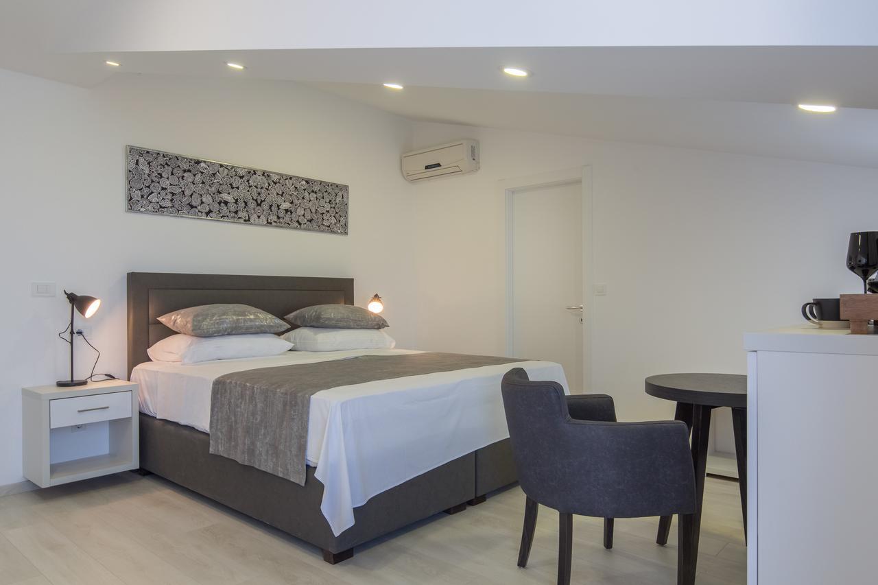 Villa Mandalinic Omis Bagian luar foto